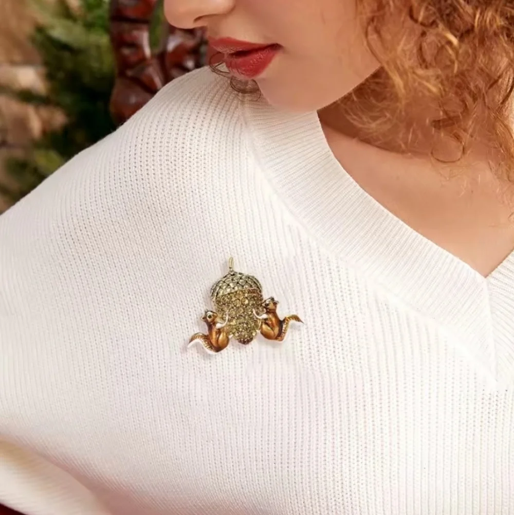VQ Squirell Brooch